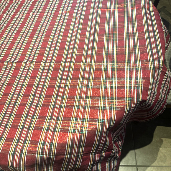 Christmas Plaid Tartan Tablecloth Rectangular red green metallic 60x84" - Picture 2 of 6